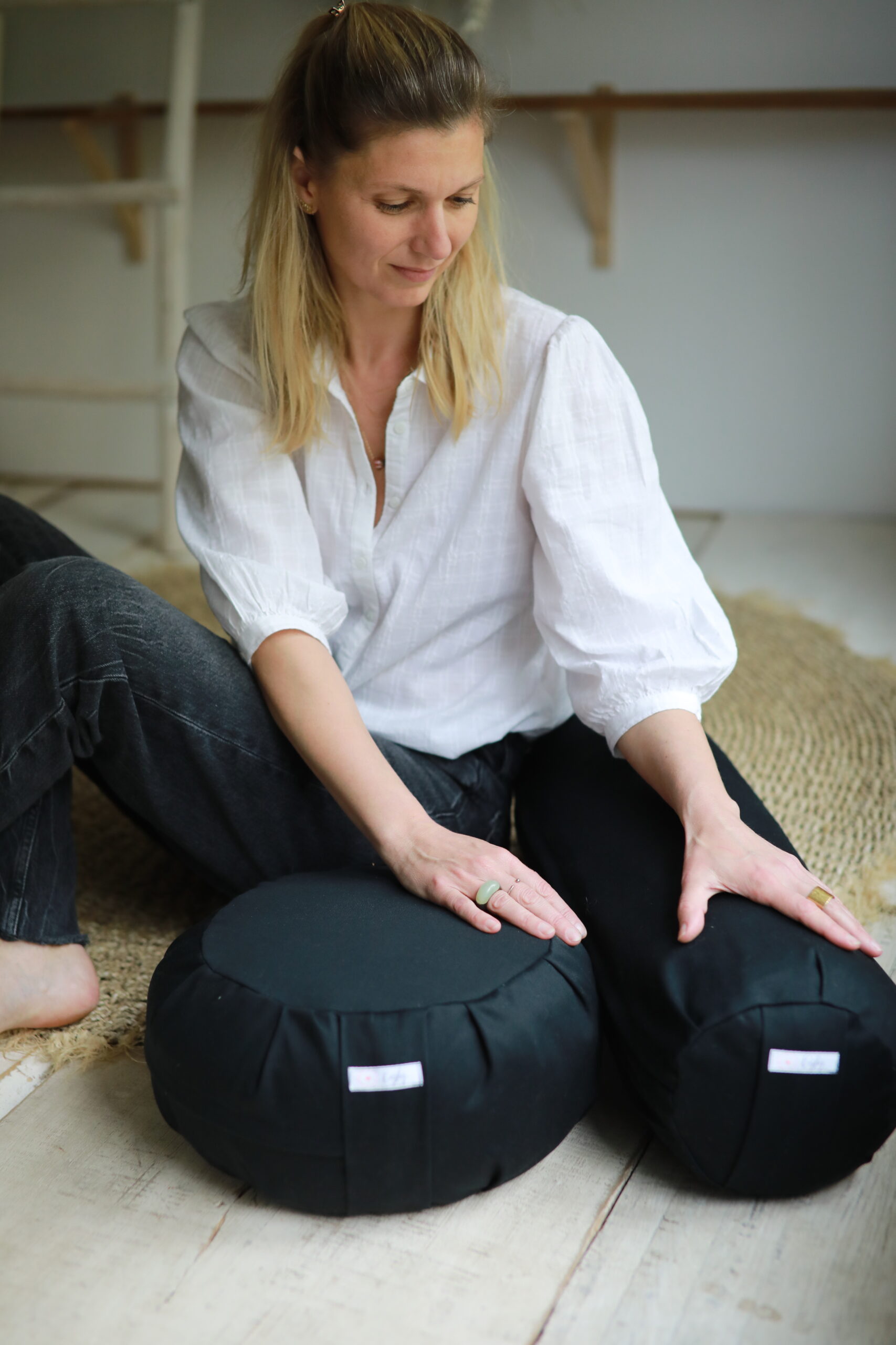Meditationskissen mit Zirbenholz – FemMe – Bild 2