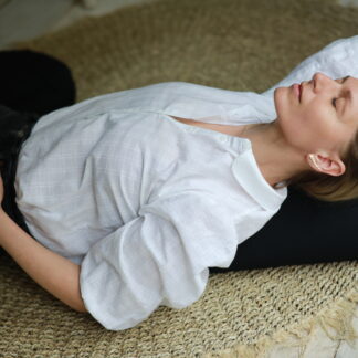 Yoga Bolster mit Zirbenholz – FemMe