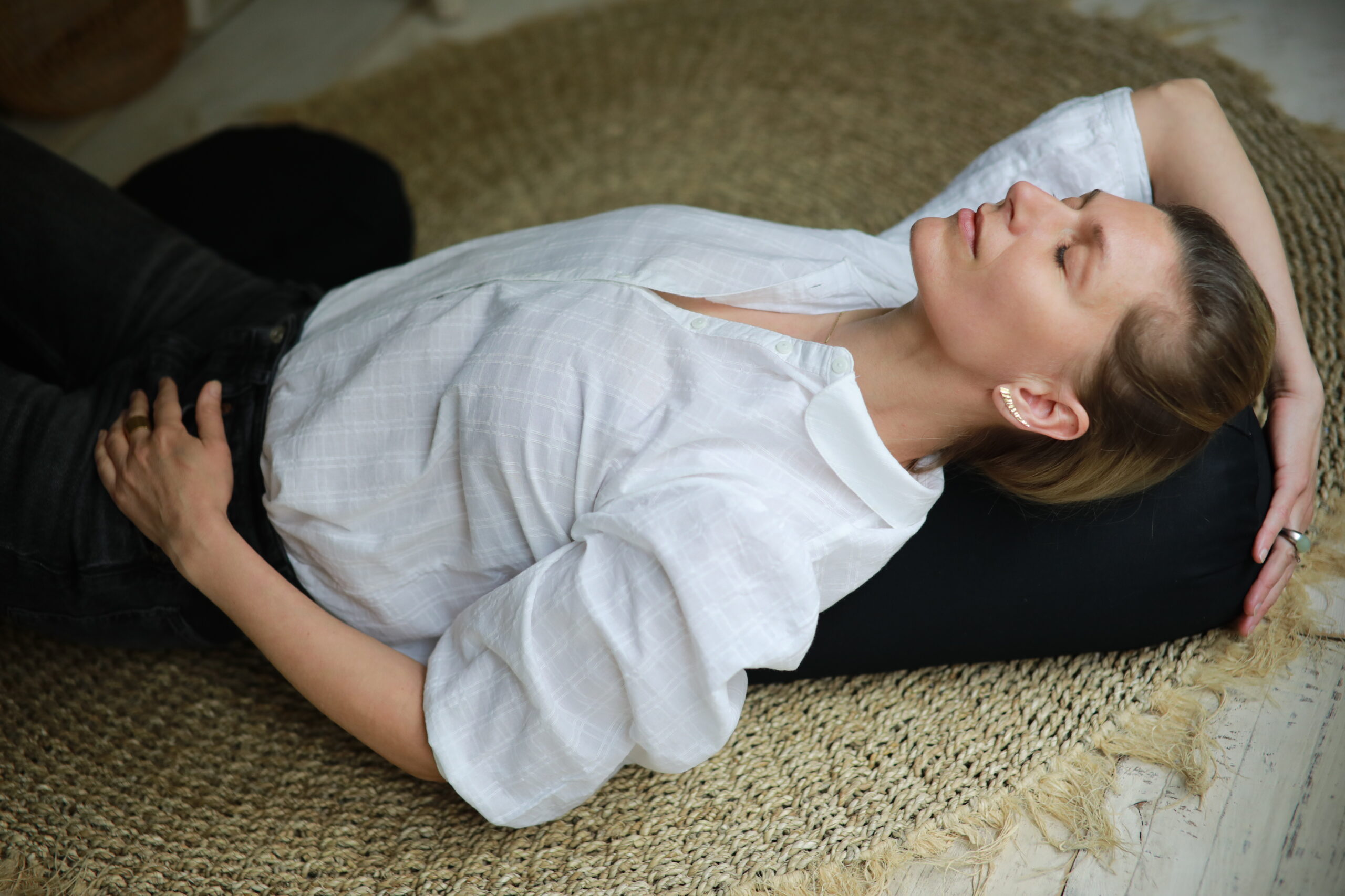 Yoga Bolster mit Zirbenholz – FemMe