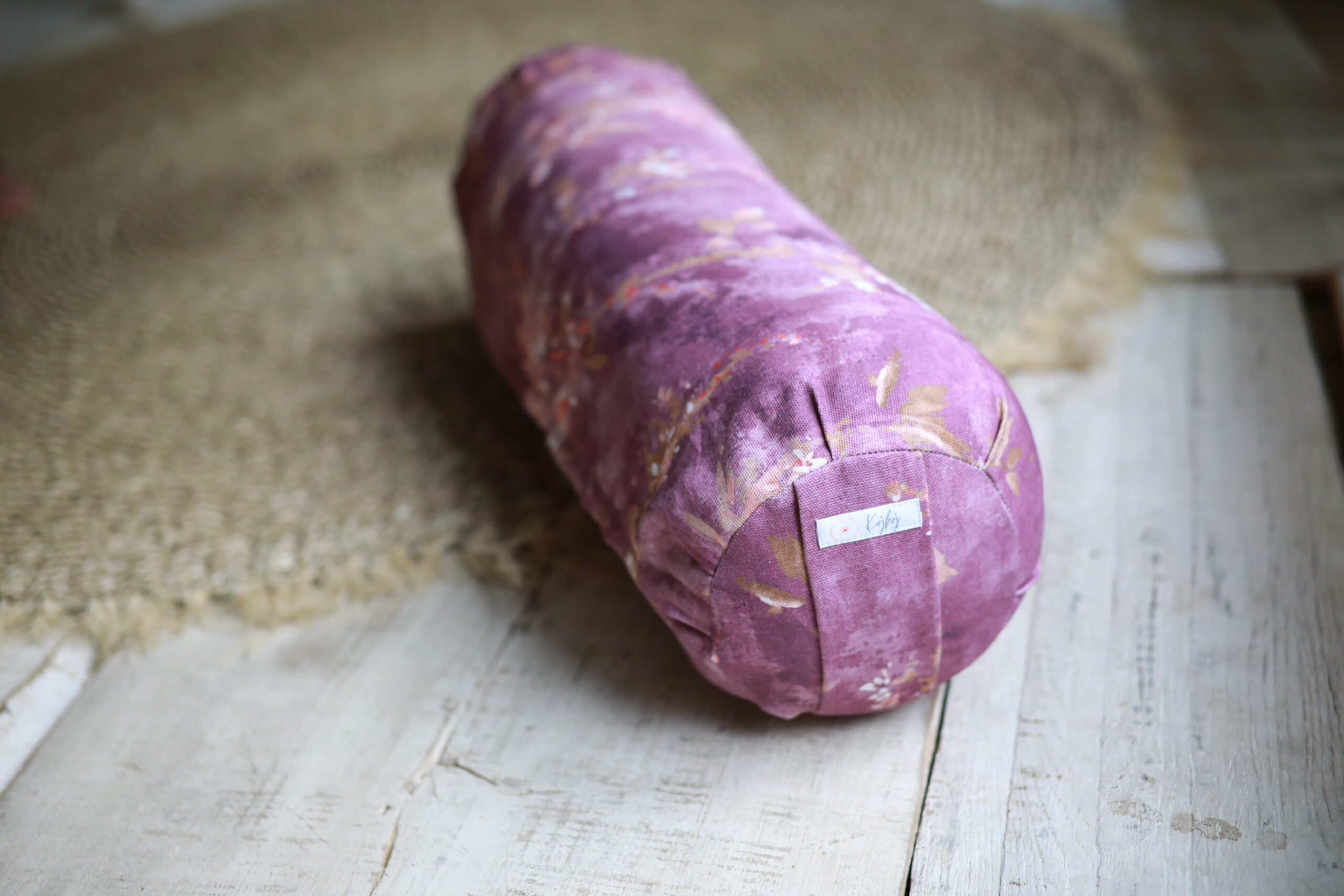 Yoga Bolster mit Zirbenholz – FemMe – Bild 5