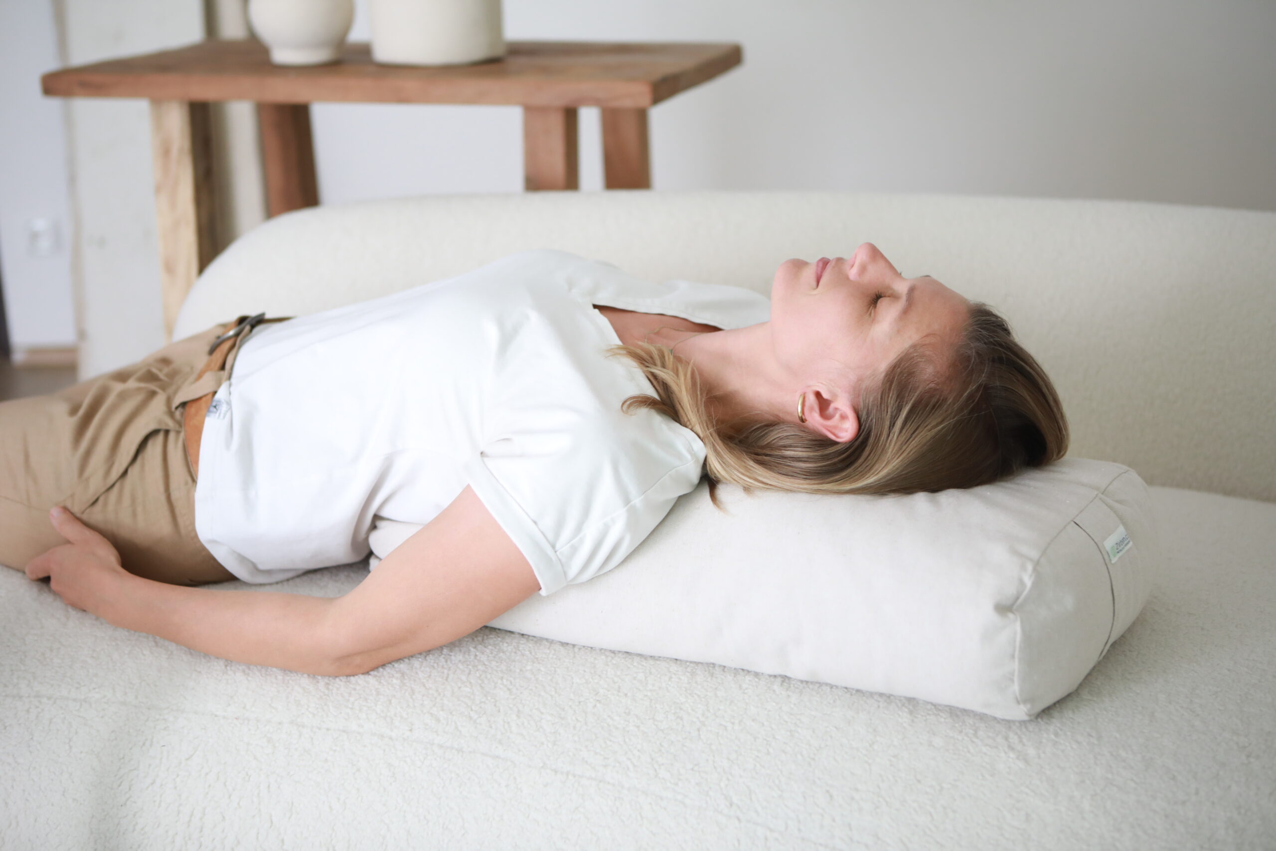 Rechteckiger Yoga Bolster mit Zirbenholz – FemMe | ZIRBENBABY – Bild 5