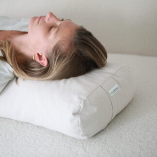 Rechteckiger Yoga Bolster mit Zirbenholz – FemMe | ZIRBENBABY