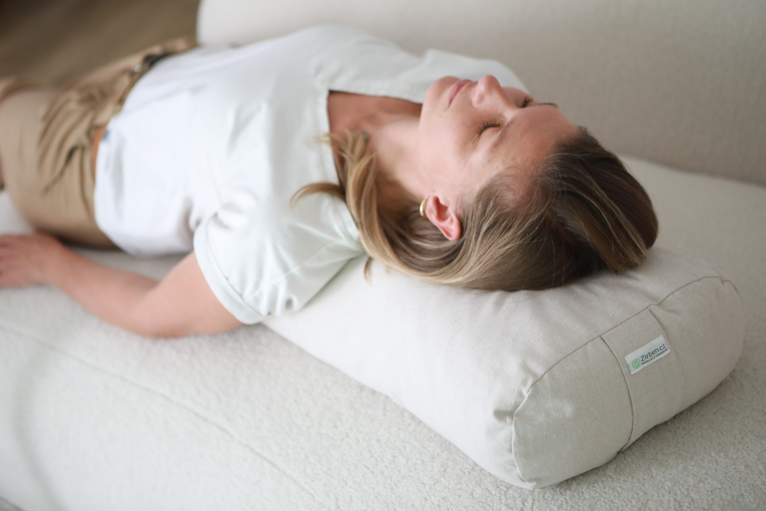 Rechteckiger Yoga Bolster mit Zirbenholz – FemMe | ZIRBENBABY – Bild 4